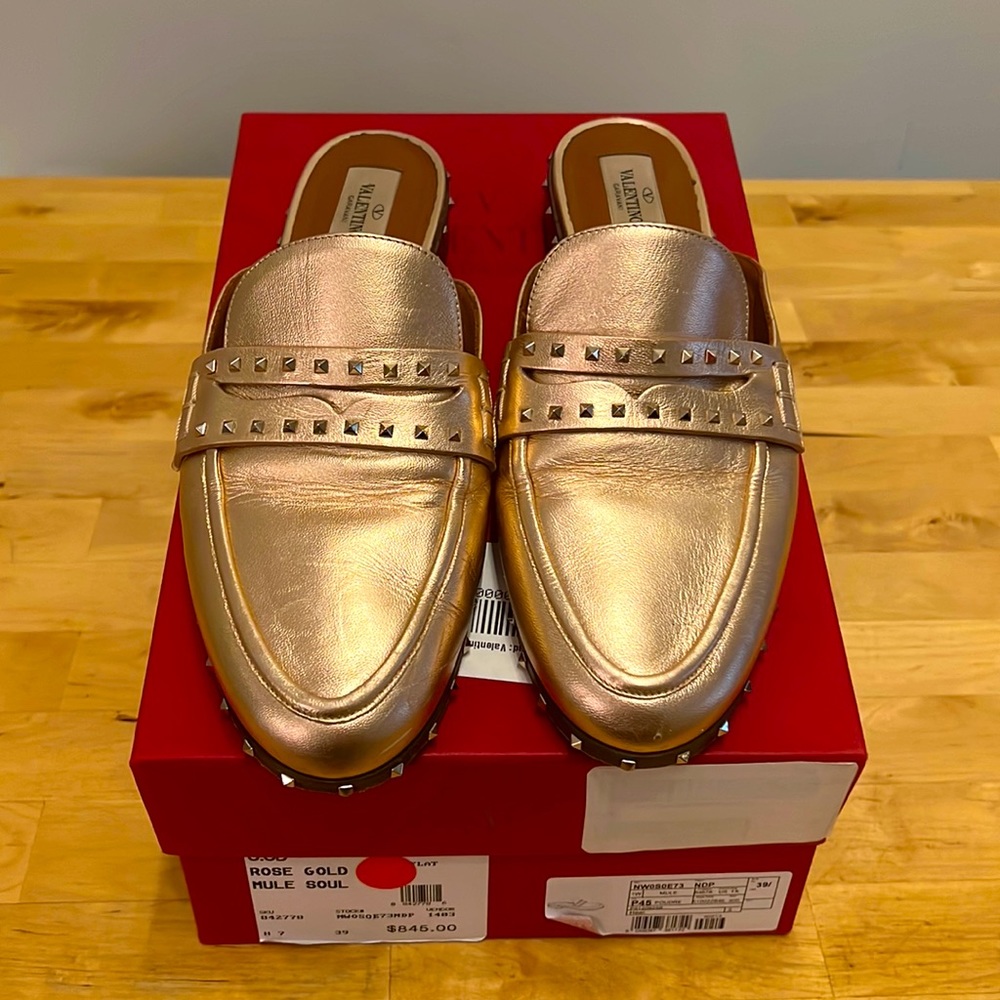 ROCKSTUD CAGED MULES 5 CM IN GOLD CALFSKIN